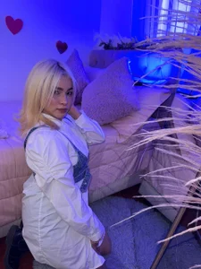 BarbieHannaB_ Blonde & Barely Legal 💛🔥 Foto 6