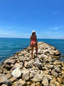 mazedivinneのEnjoying the beach, sun, and sand 🔥☀の 3枚の写真