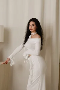 MiaBeckyElegance and sophistication图片