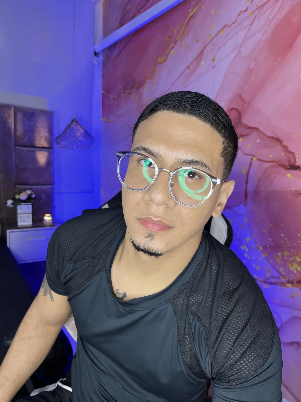 JoshMillerr_ 님의 트렌드 중인 사진  3944개