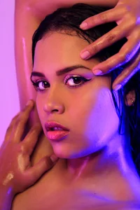 soyemi neon girl Pic