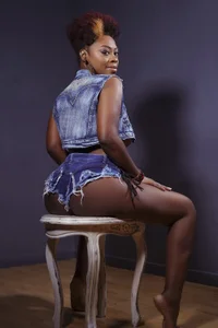 ScarleetSmithのSexy lady in Denimの 3枚の写真