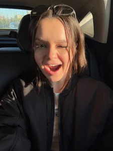 Xo_Laura Public Pic 2