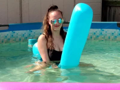 ShyAndHappyCdns Relaxing slika