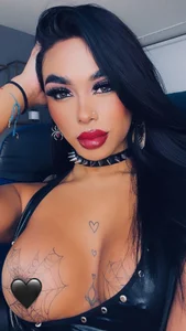 tinaqueen_noa A gaze that commands, a beauty that commands. 🔥✨ Pic 2