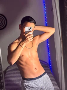 Liam_Fiire in my room Bilde