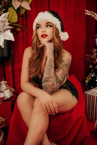 LeaThompsonChristmas 2024图片 2