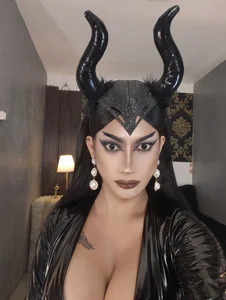 RhondaFlirtyDOM QUEEN GODDESS MISTRESS 😈🤤💦 Pic 2