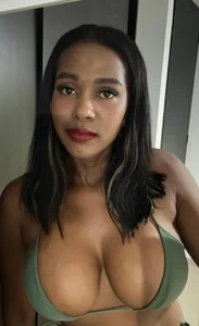 Lucia_Jackson Public Pic 4