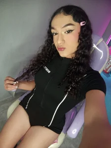 scarletcherry18 Hi love, I'm online, come and take off my tight suit.  2টি ছবি