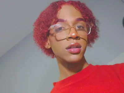 DakotaRosee Red is my new fav color Pic 5