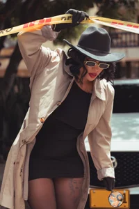 Zdjęcia MaddyGray_ THE PERFECT CRIME DISGUISED AS A WOMAN:  2
