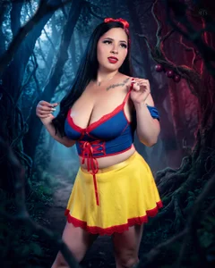 SharlotJones Hot snow white Pic 2