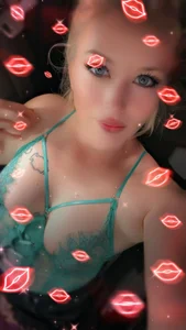 Milf-N-Kookies Public Pic