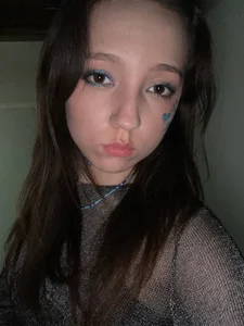 which makeup is better? de JaneJuno  2 Imagens