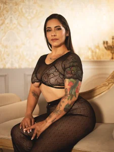 🔥 Divine curves, sinful thoughts. de violet_scott_  Imagens