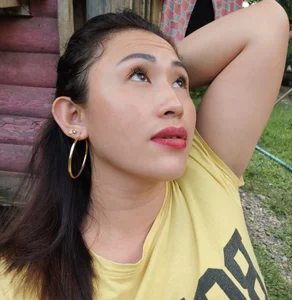 Ugly-Filipina Public Pic