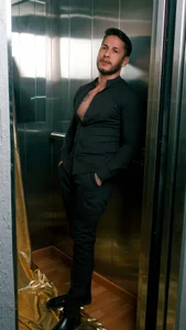 This elevator isn't the only thing that feels tense... od George_Diesell  snímek