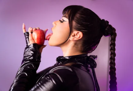 MillyHotsoon you want to be the apple? (latex) Pic 3