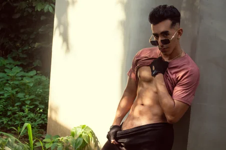 Donovan_Desmond Public Εικόνα 2