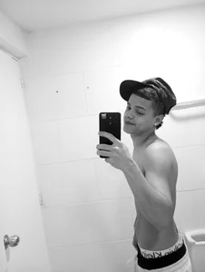 Zdjęcia JulianSterling___ HORNY 🔥:  2