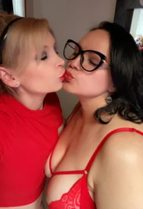 HoneyblakeandEmmagrey Public Foto 3