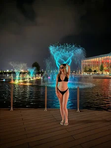 YasmineLaceのPublicの 3枚の写真