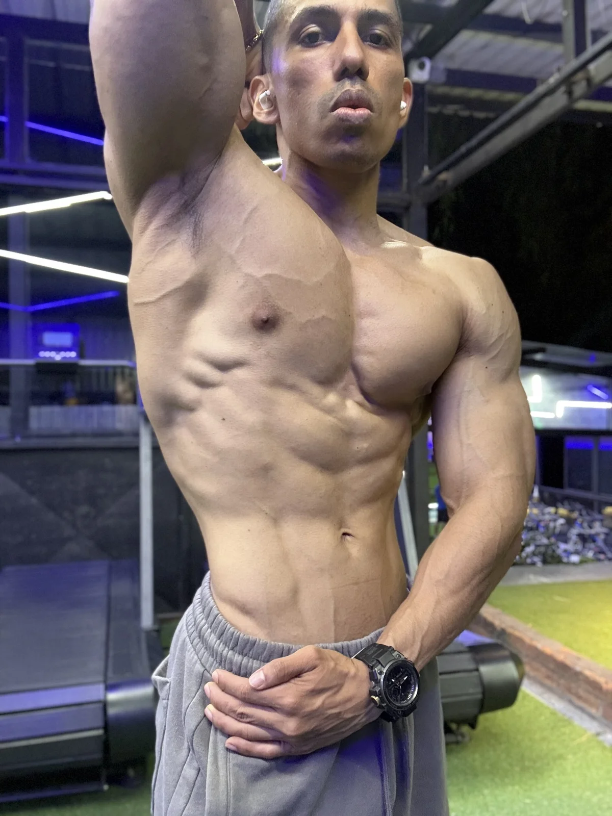 Трендове зображення  8108 Erik_castle