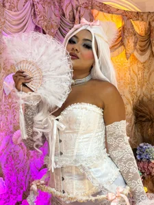 GabriellaLeeの"Special Halloween Show"の 4枚の写真