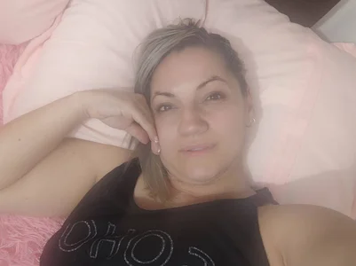 Heidy_milf Public Pic 3