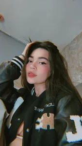 KimDevinne You shouldn’t look at me like that..it’s dangerous 사진 3