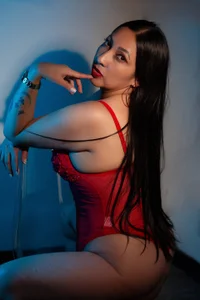 Melanie-Foxx- Public  3টি ছবি