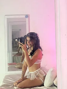 SammyJhuls Beautiful girl between cute flowers! Pic 3