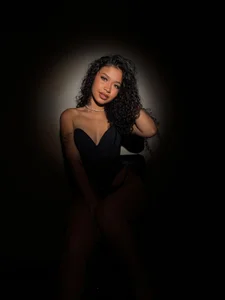 SophieHouston_ Velvet Glance Pic 2