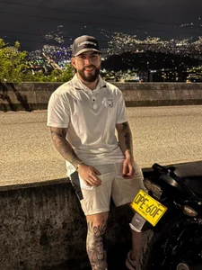 Ades_Lowe Public 사진