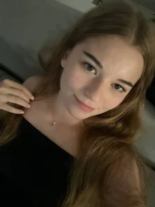 EffieFruin Black Looks Better With a Smile 🖤 Bilde 2