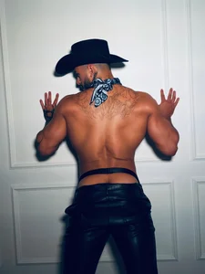 mike_belle U fav cowboy🤠🔥 টি ছবি