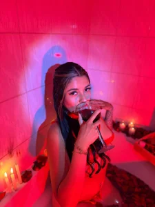 LexaDominant__のWant an unforgettable date? 💌💋の 2枚の写真