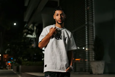 Thiagoferreti “Your essence has something forbidden… and that is why it is impossible to ignore it.” 🫦 Gambar