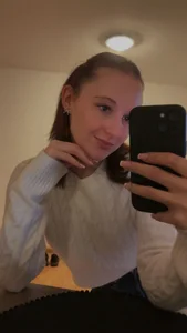 AlinaFoxyy Public Foto 3