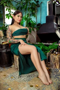 Kayla_stern_ Rub my clover and make a wish 🍀💦 Pic