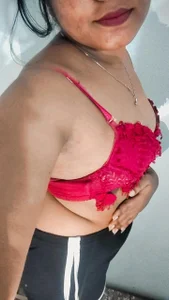 Besharam_Riya Public slika 2