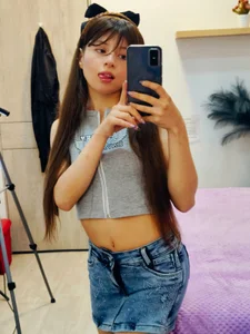 My skirt wants to be part of the floor and my body wants to be yours de VioletaNova  3 Imagens