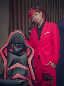 ChritianDowney red Foto 2