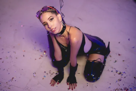 Little_Naughtty: Happy birthday to me! ( 5 фото)