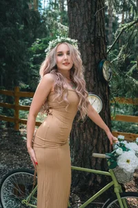 LianaFord On a ride Poză 2