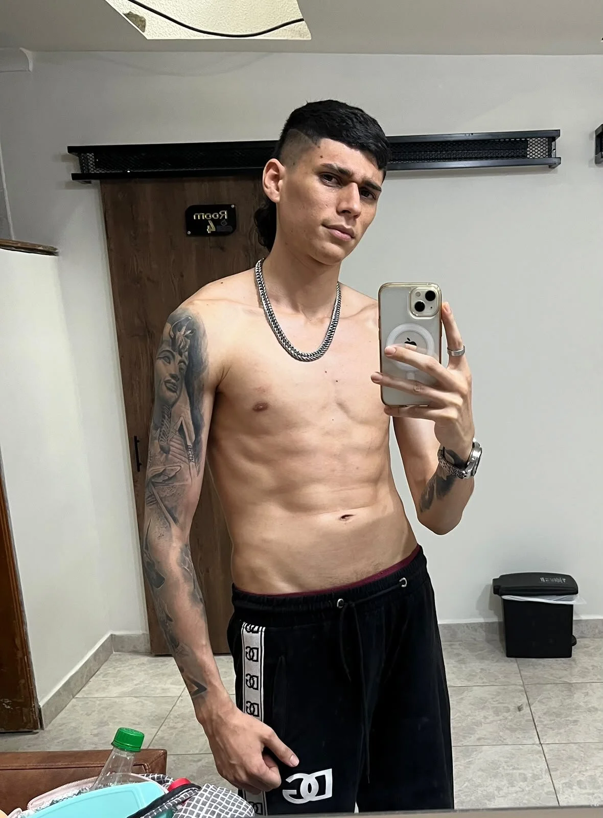 Трендове зображення  2285 BryanGrey__