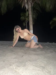 jouse_hoffman_ Beach 🏝️😍 Pic 2