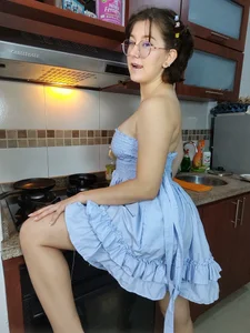 HunnyyLove Sexy cooking Pic 2