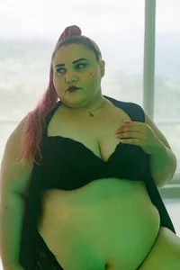 Jones_alexia: We had a drink? ( 5 фото)